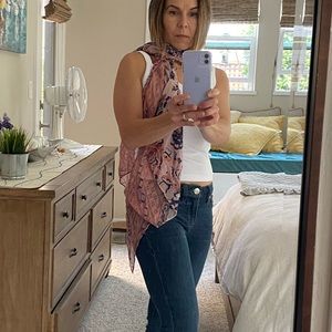 Beautiful light packable scarf.  Great to dress up or down.